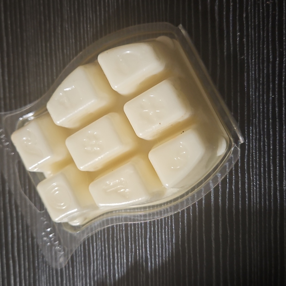 Pina Colada scentsy wax bar - Picture 3 of 3
